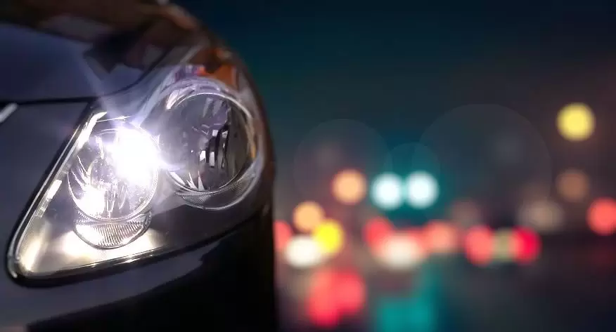 When to Use Parking Lights vs. Headlights - Motors Blog